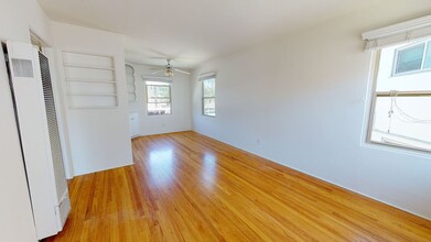 Building Photo - Upstairs 1 Bed 1 Bath Available for Long Term Rent at the Anchorage Apartments! Near Coronado Vil...