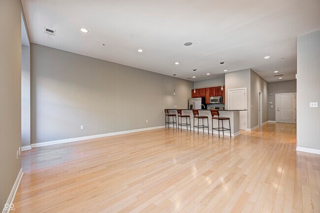 Building Photo - 350 N Meridian St