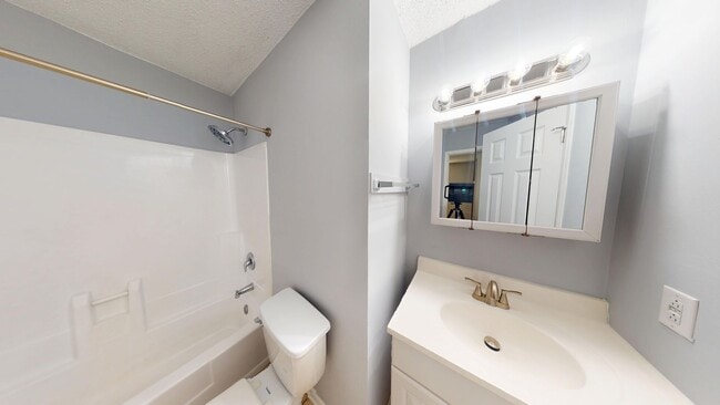 Building Photo - 2Bed/ 1 Bath Apartment Available NOW in Jacksonville!