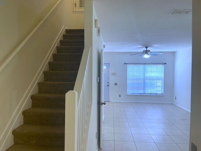 Building Photo - 12311 Kensington Lakes Dr
