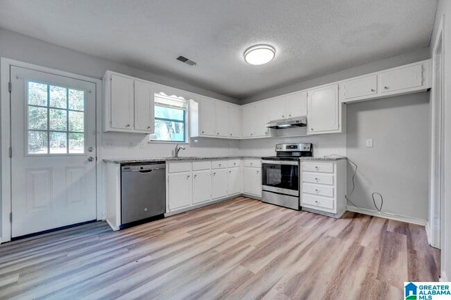 Building Photo - 5530 St James St