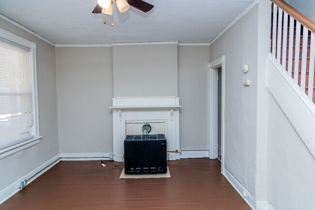 Building Photo - 16 S Plum St
