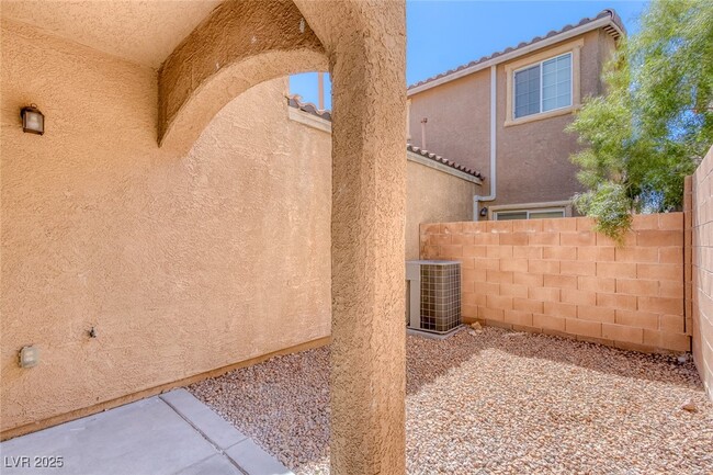Building Photo - 9835 W Spinnaker Creek Ave