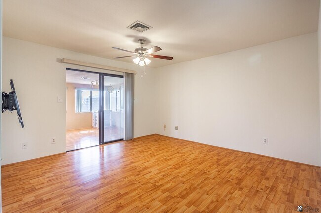 Building Photo - 10605 S Del Vista Dr