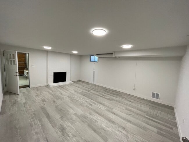 Building Photo - Newly renovated light filled 2 bedroom home with views of Rainer in Bryn Mawr-Skyway!