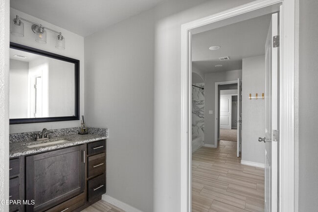 Building Photo - 13636 Glen Vista Ln