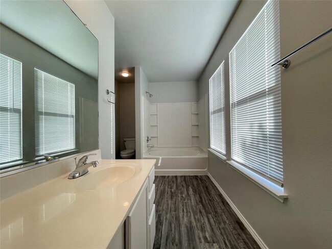 Building Photo - 203 Rim Rock Dr