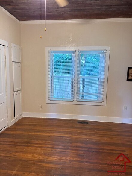 Building Photo - 117 N Main St