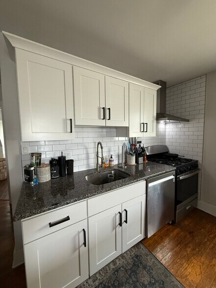 Building Photo - 319 Green Ln