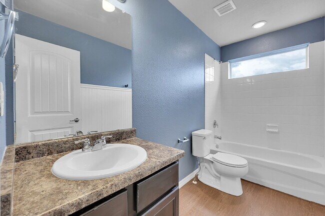 Building Photo - $2,795 - 3 Bed, 2.5 Bath Home with Fenced ...