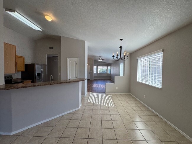 Building Photo - Great 4Bdm 2Ba Home, in a well desired loc...