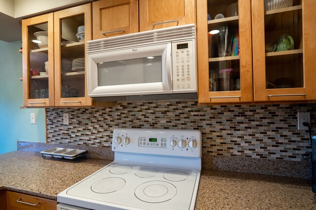 Building Photo - Furnished 2 Bed/2 Bath Hale Kanani Condo, Across from The Cove & Charley Young Beach