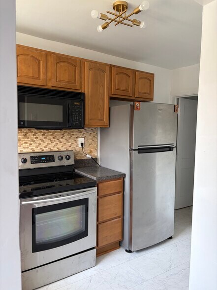 Building Photo - 546 47th St