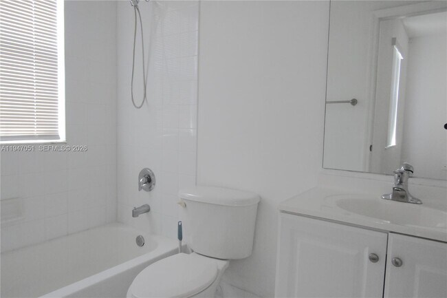 Building Photo - 1485 NE 33rd Rd