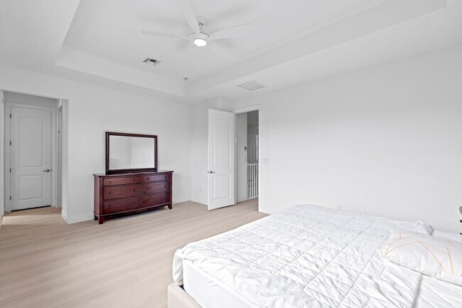 Building Photo - 8870 NW 37th Dr