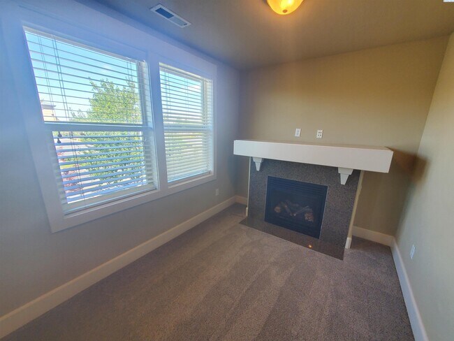 Building Photo - Columbia Point condo for rent