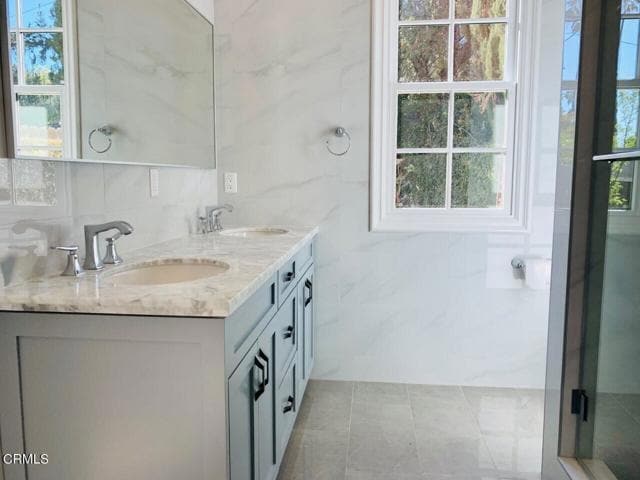 Building Photo - 2335 Longden Dr