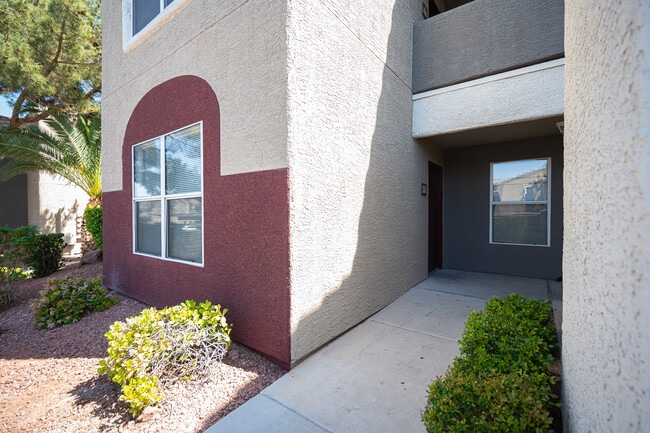 Building Photo - 5055 W Hacienda Ave