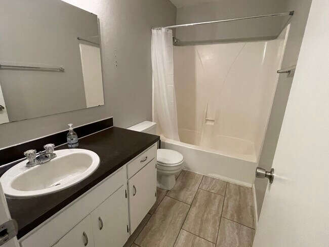 Bathroom - 634 Villa Rd