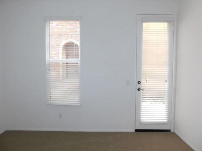 Building Photo - Exceptional 3 bed, 3.5 bath home in Irvine.