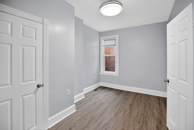 Building Photo - wonderful 3BR 1.5 Bath in the H st Corridor