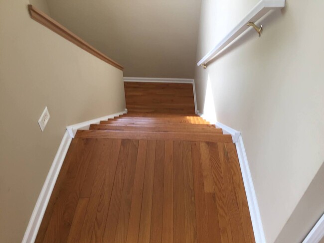 Building Photo - 525 Silverstone Dr