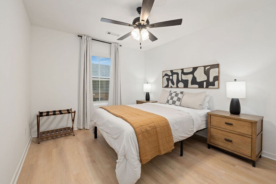 Building Photo - 1935 S Garland Ave