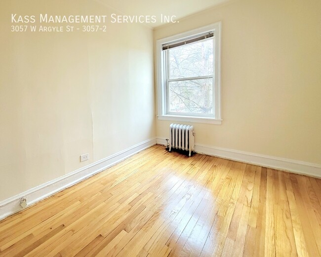Building Photo - 3057 W Argyle St