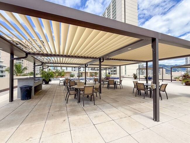 Building Photo - Beautiful High-Floor 1 Bedroom in Waikiki ...