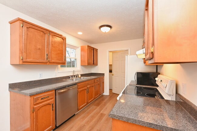 Building Photo - Car-free convenience! Modern 3 Bed Home Minutes from Downtown Gallatin