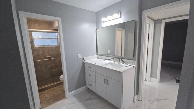 Building Photo - 3000 Riverside Dr