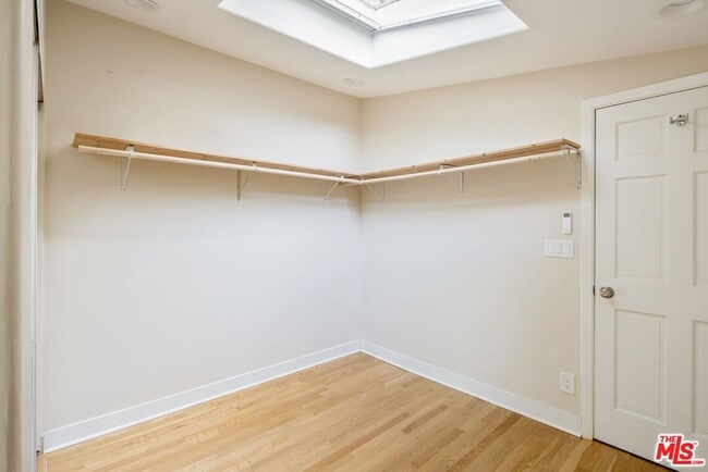 Building Photo - 8330 Lookout Mountain Ave