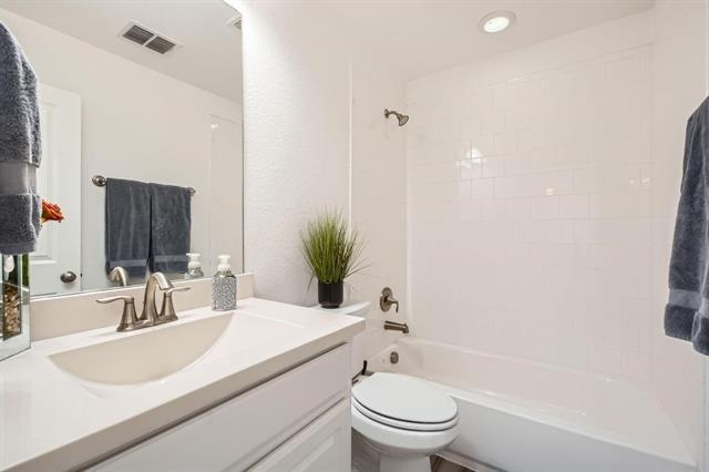 Building Photo - 4804 Sawgrass Ct