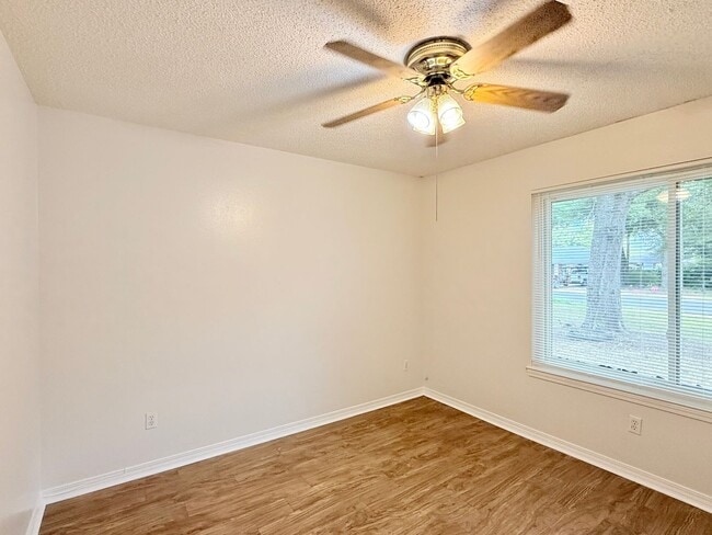 Building Photo - Charming 3-Bedroom Brick Home