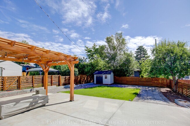 Building Photo - Evolve Real Estate: Stunning Smart Home in Vibrant West Denver! Available March 27th