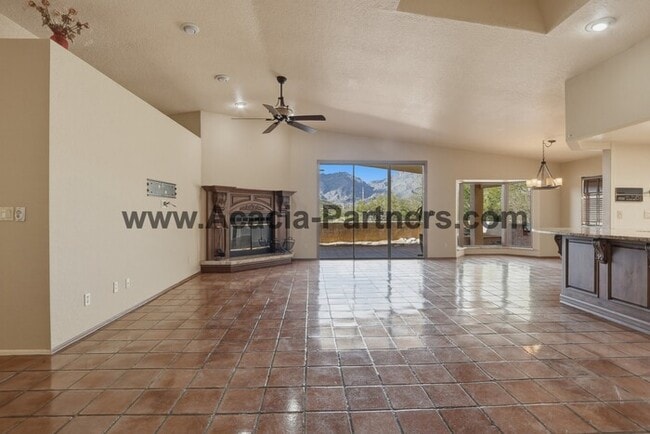 Building Photo - Three Bedroom/Two Bath Home