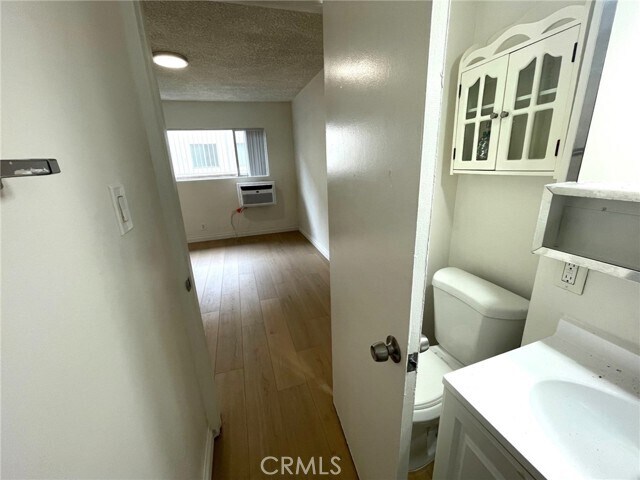 Building Photo - 5167 Yarmouth Ave