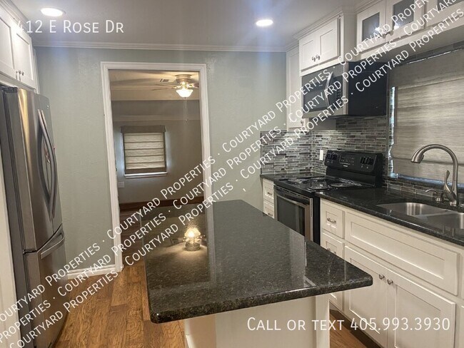 Building Photo - 412 E Rose Dr