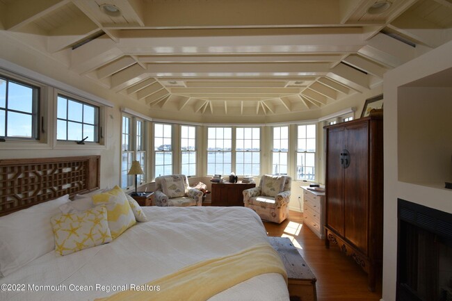 Building Photo - 323 Cove Dr