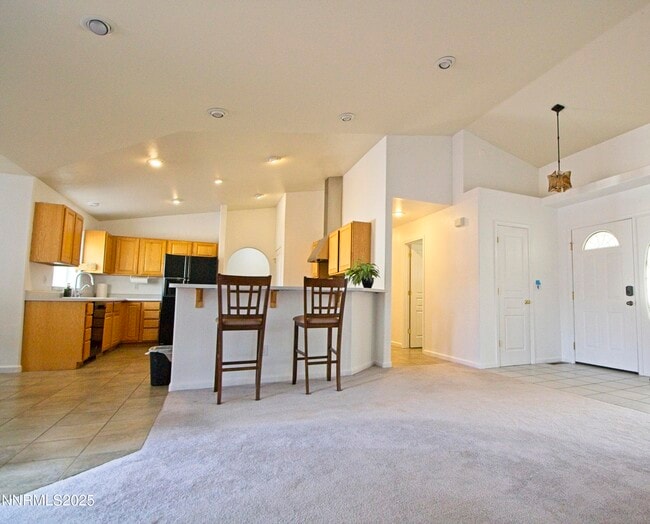 Building Photo - 1905 Lakeshore Dr