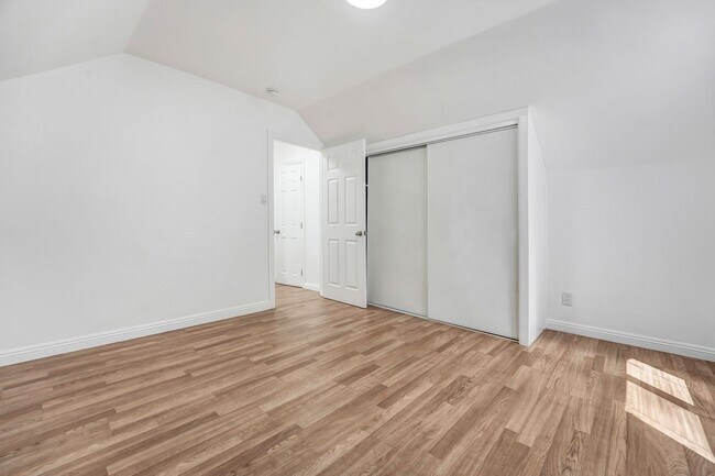 Building Photo - Lancaster 1 bedroom