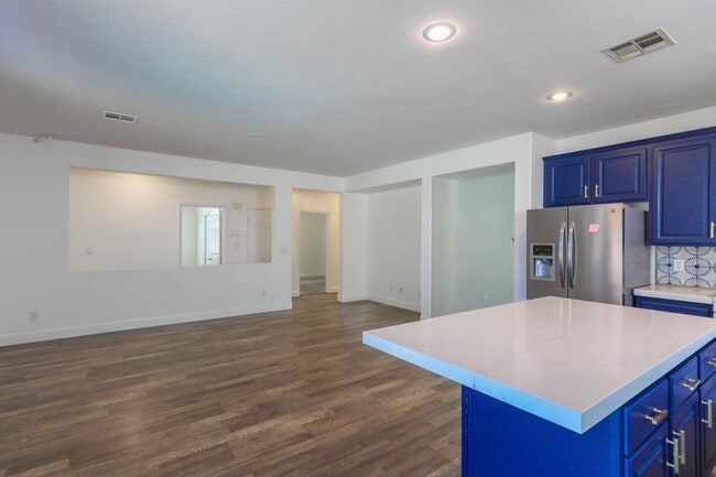 Building Photo - South Summerlin Single Story Pool And Spa Home