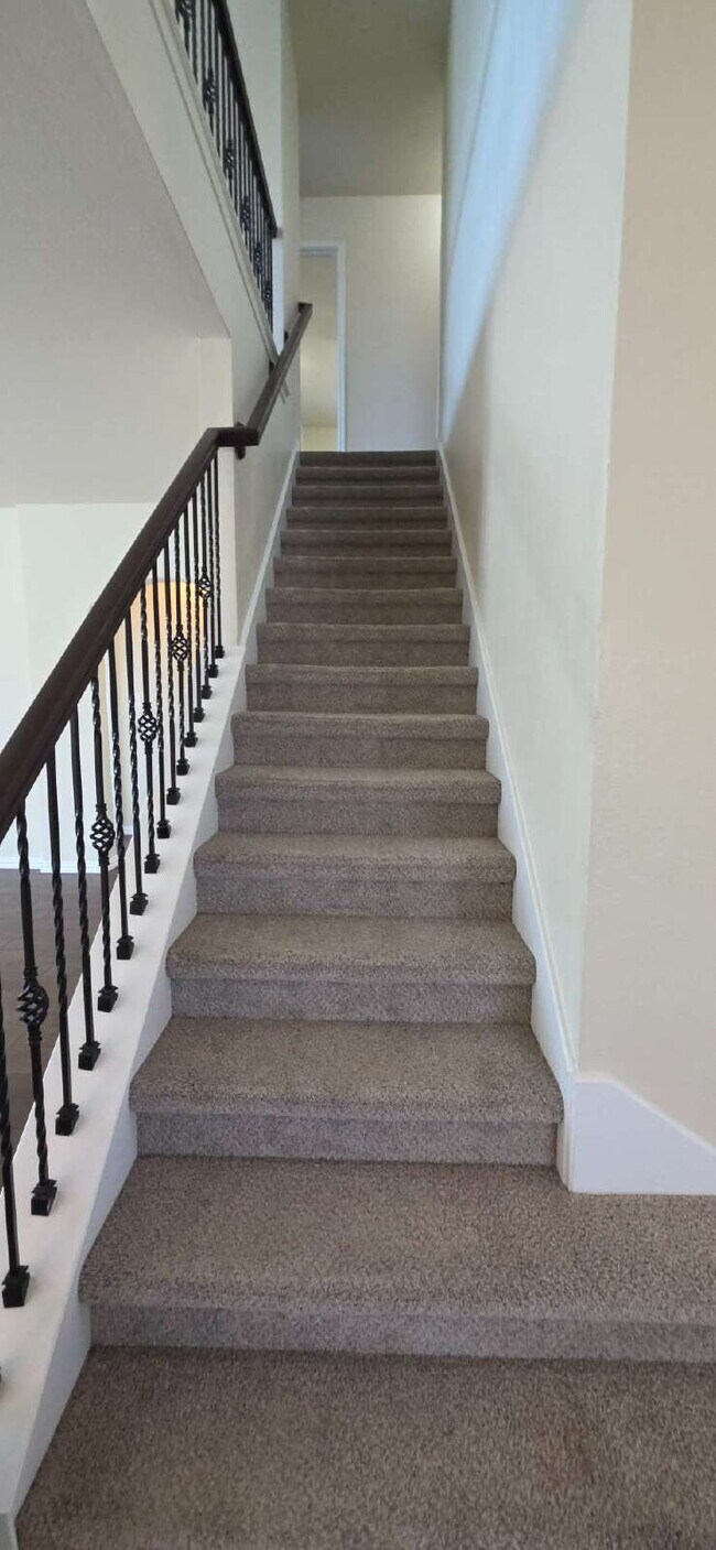 Building Photo - Expansive Mansfield Home with 5 Bedrooms, ...