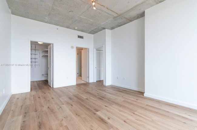 Building Photo - 3470 E Coast Ave