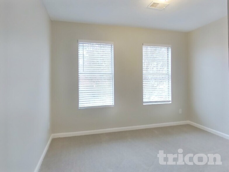 Building Photo - 1008 Carriage Trace Cir