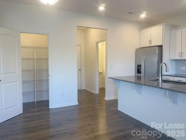 Building Photo - 5006 Beacon Ave