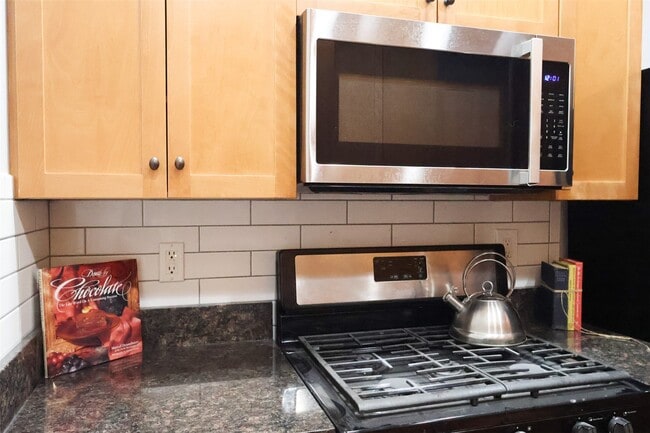 Building Photo - 757 Syracuse Ave