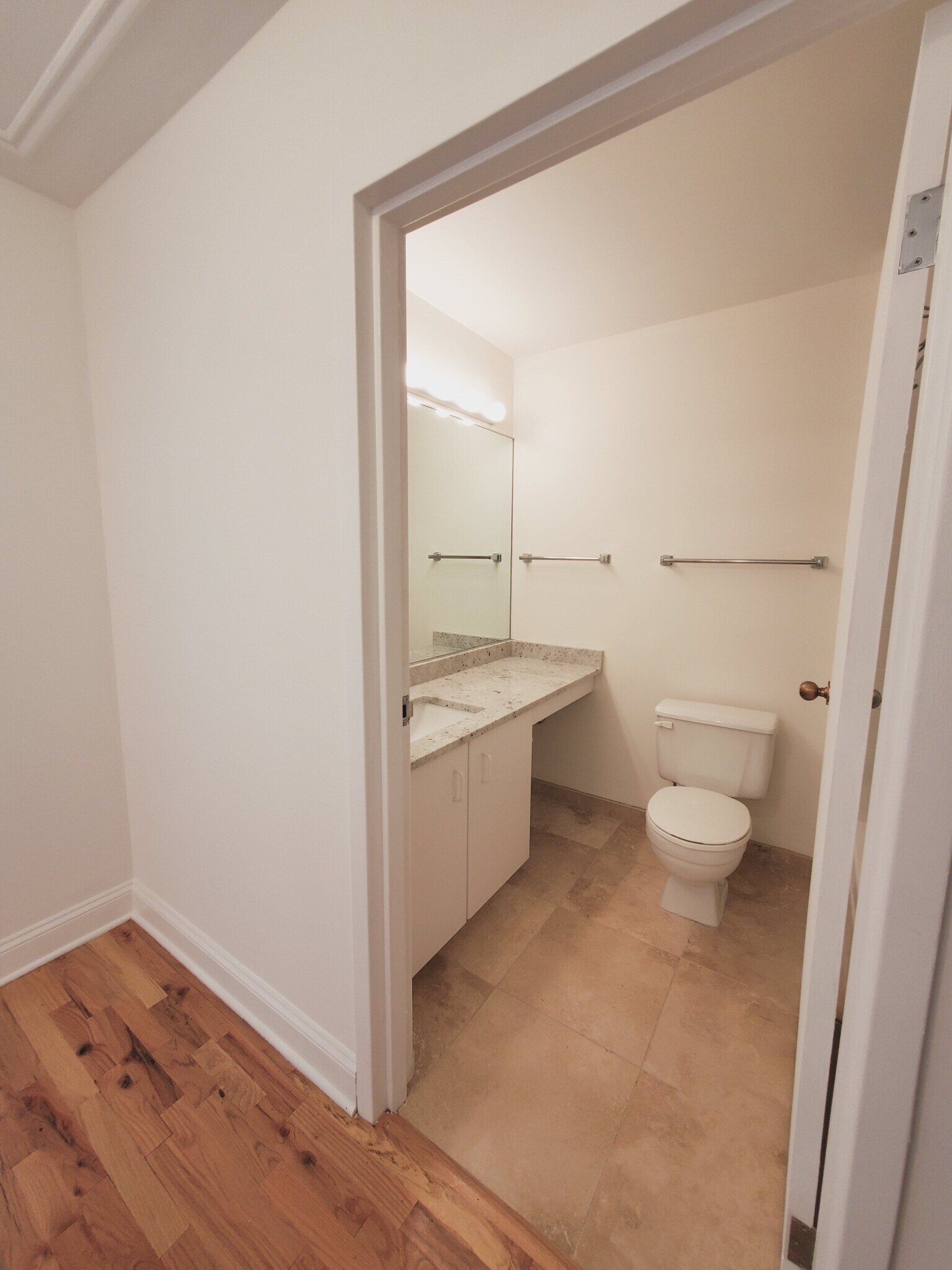 Building Photo - 401 E Ontario St