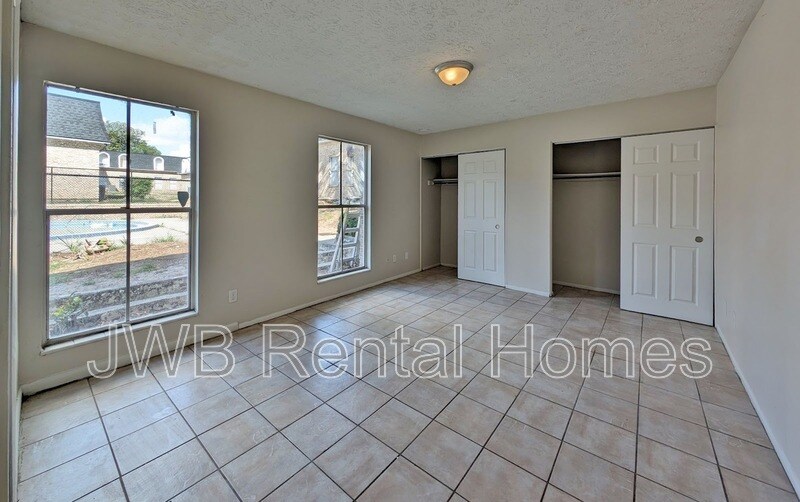 Building Photo - 7201 Arlington Expy