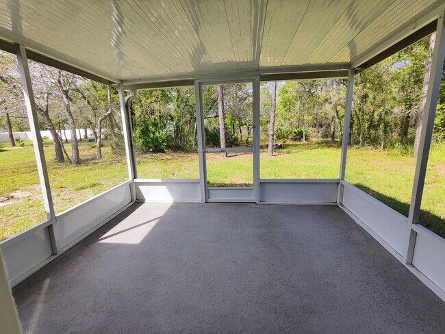 Building Photo - 3 bedroom, 2 bath rental in the Royal High...